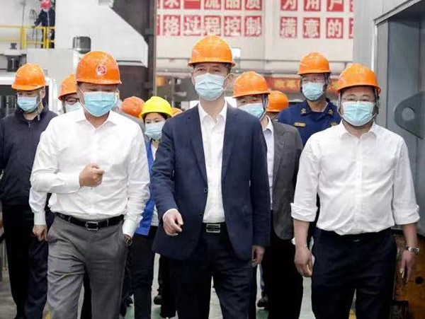 市政府黨組成員、新區(qū)黨工委副書記錢洪文蒞臨我司考察指導(dǎo).jpg